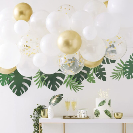Photo de Ginger Ray® Arc de ballons chromé Gold avec Eucalyptus
