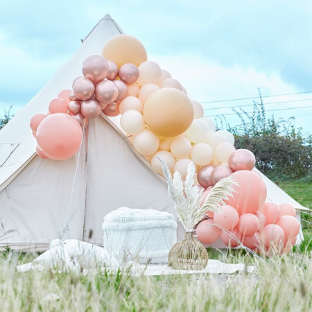 Photo de Ginger Ray® Arche de ballons Luxe Peach, Nude & Rose Gold