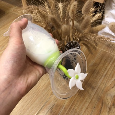 Photo de Haakaa® Génération 2 recueil-lait en silicone de 100ml avec base de succion et Bouchon fleur 