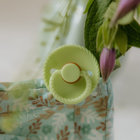 Photo de Frigg® Tétine en silicone Rope Cream/Green Tea